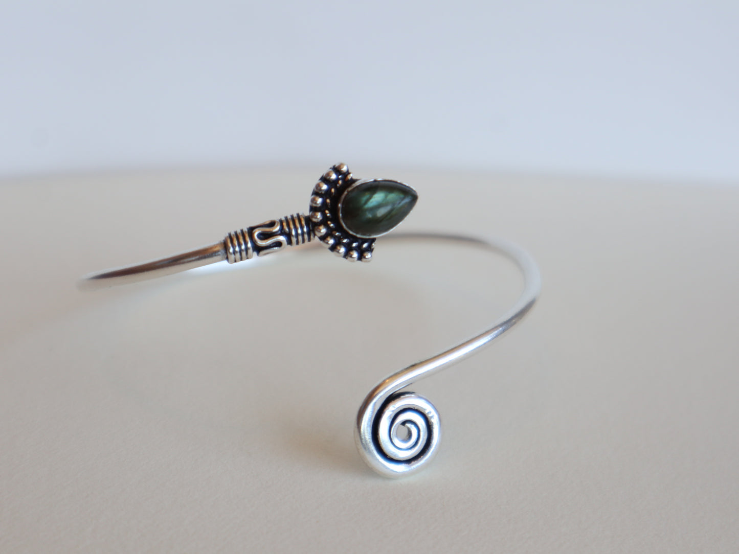 Silbernes Mondset: Ring und Armband