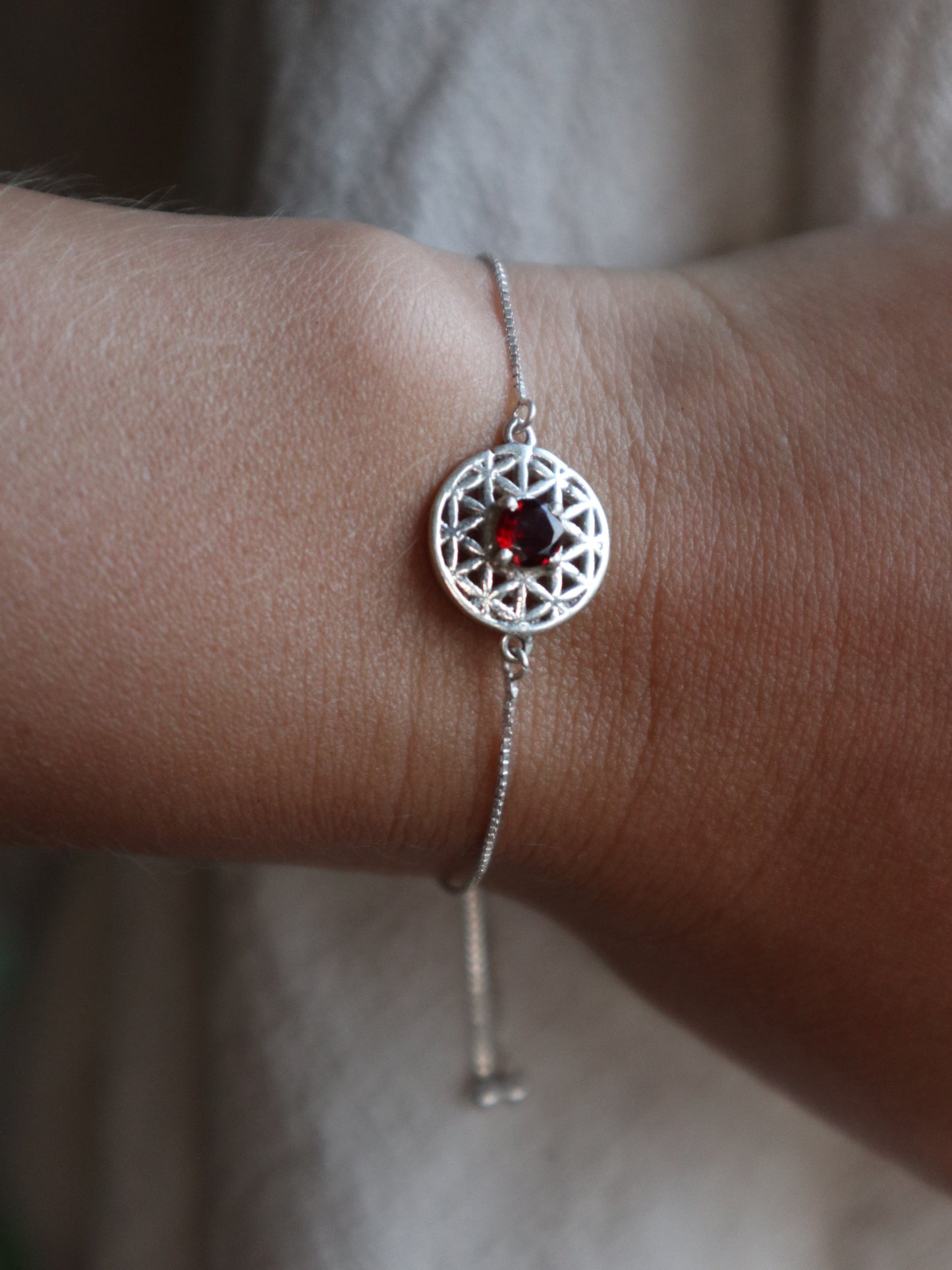 Root chakra flower power silver 92.5 bracelet with garnet