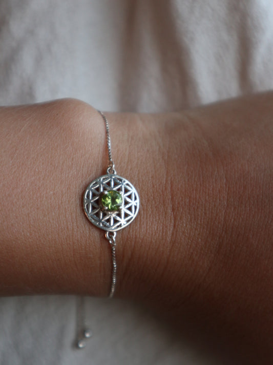 Heart chakra flower power silver 92.5 bracelet with peridot