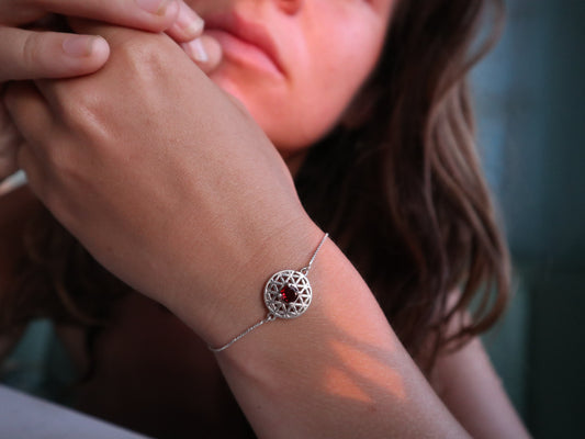 Root chakra flower power silver 92.5 bracelet with garnet